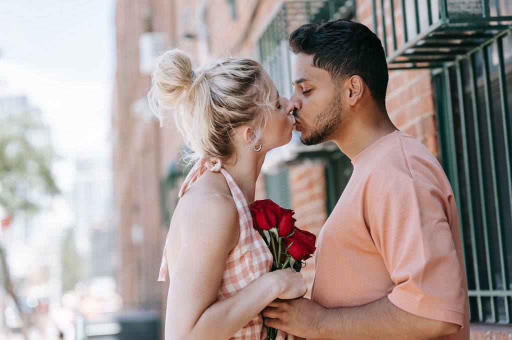 Taking Advantage of a Dating Directory | Charmdatescam