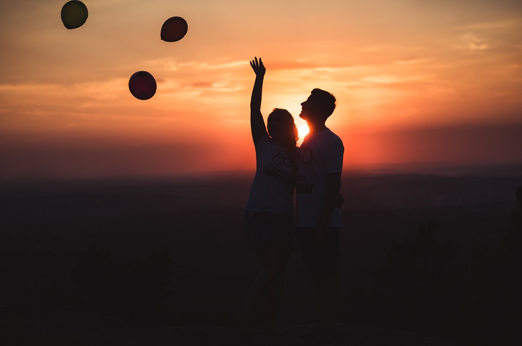 First date: Politics, A Taboo Subject? | Charm Date Scam
